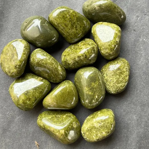 Epidot piatra rulata