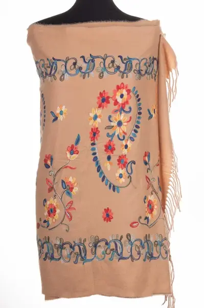 Esarfa cashmere cu model floral brodat pe fond camel
