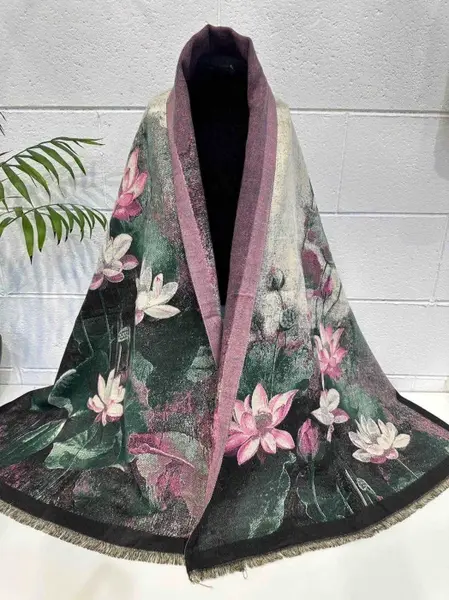 Esarfa premium din vascoza cu imprimeu floral mov cu alb si negru