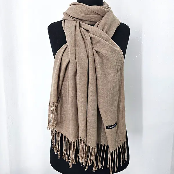 Esarfa tip sal Belladona, din material subtire, cu franjuri si emblema, Bej, 180x65 cm