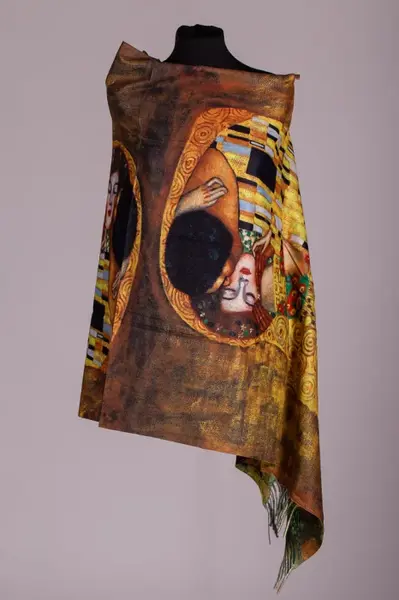 Esarfa vascoza cu fir din lurex imprimata cu model inspirat dupa Sarutul lui Klimt