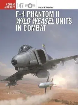 F-4 Phantom II Wild Weasel Units in Combat, Paperback/Peter E. Davies