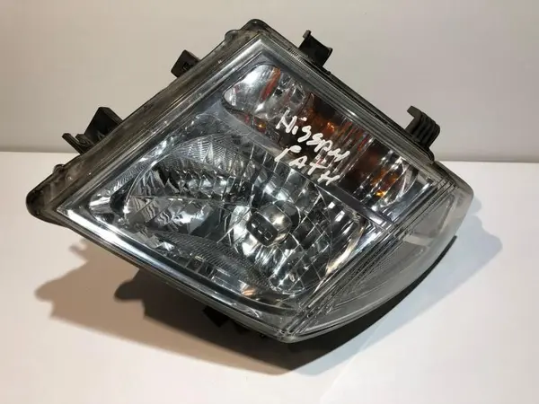 Far complet stanga Nissan Navara (2004->)