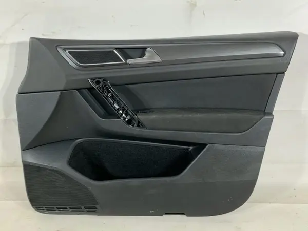 Fata usa interioara dreapta fata Volkswagen Golf 7 (2012-2017)