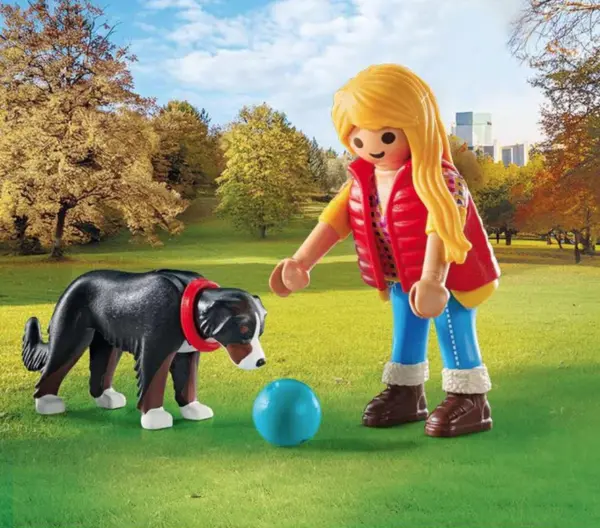 Figurina - Femeia si cainele de munte | Playmobil