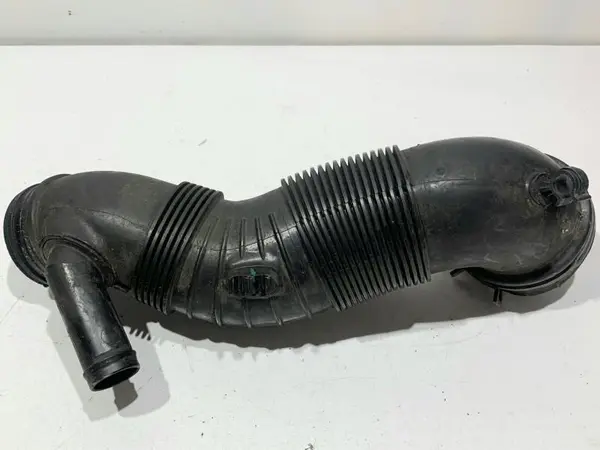 Furtun admisie aer 5K0129856 Volkswagen Tiguan (2007-2011)