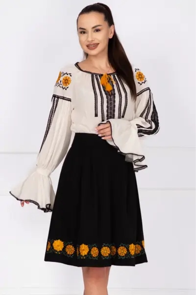 Fusta dama neagra in clos cu flori galbene brodate