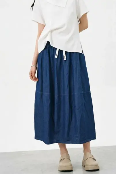 Fusta midi din denim subtire bleumarin cu talie elastica si snur