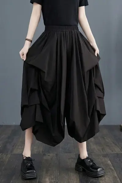 Fusta pantalon dama cu falduri volumetrice si efect balon, neagra