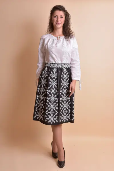 Fusta traditionala neagra cu broderie geometrica alba Eliza