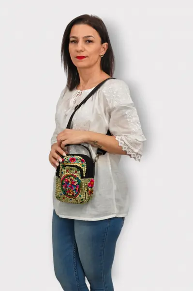 Geanta brodata traditional 9
