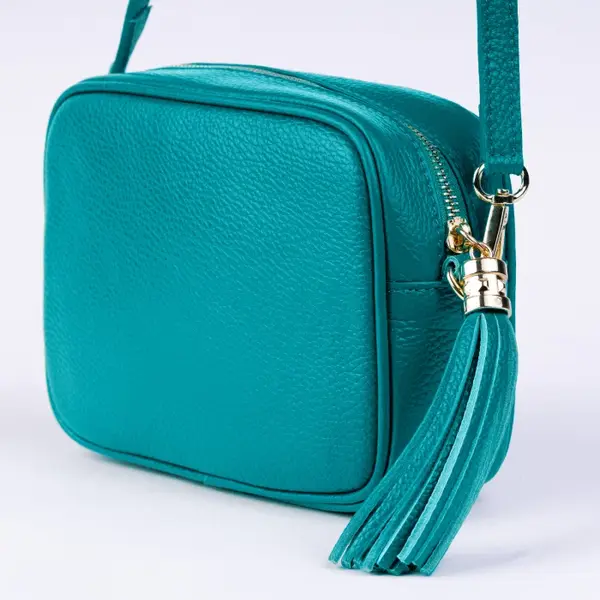 Geanta crossbody turcoaz inchis din piele naturala, cu ciucure din piele