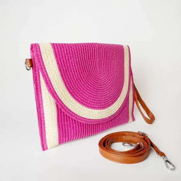 Geanta plic impletita crossbody, cu bareta de umar si de mana, fucsia cu bej