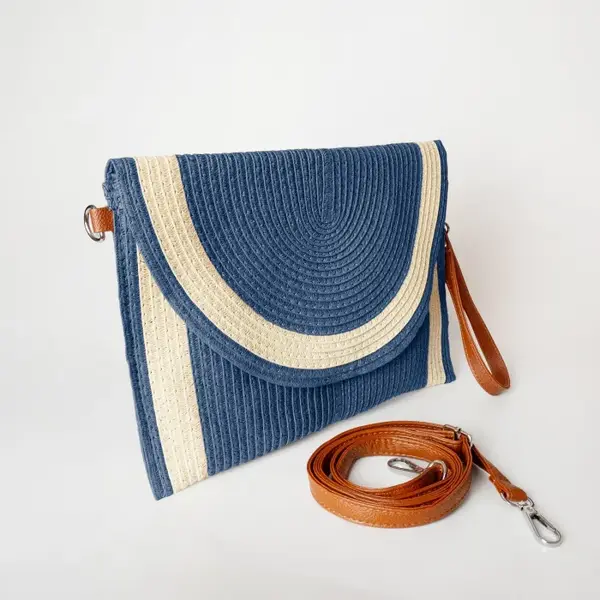 Geanta plic impletita crossbody, cu bareta de umar si de mana, bleumarin cu bej deschis