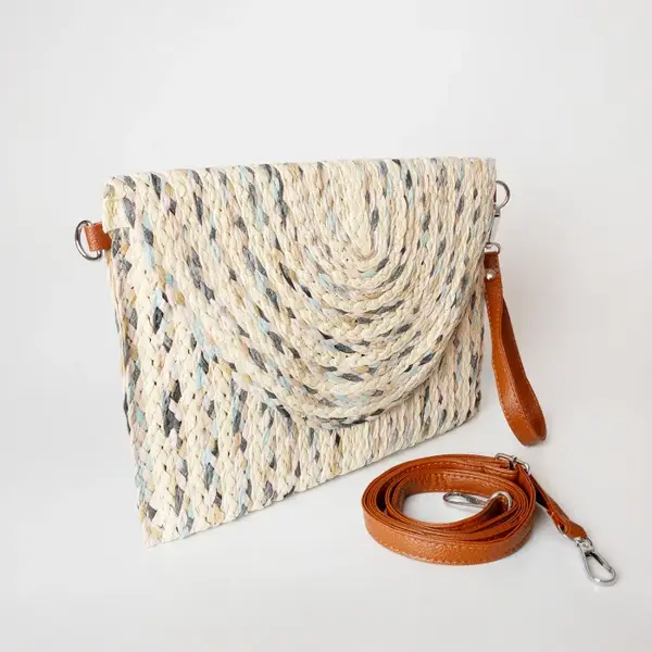 Geanta plic impletita crossbody, cu bareta de umar si de mana, nuante pastelate de bej, roz si bleu