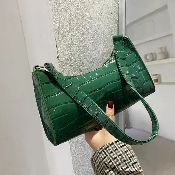 Geanta / poseta verde lacuita de dama Cherry
