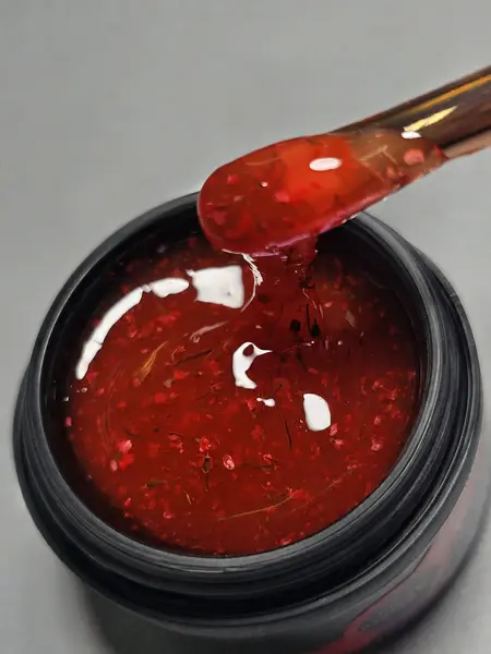 Gel Autonivelant Everin Cherry Blossom Veil 15gr - Gel Roșu cu Petale