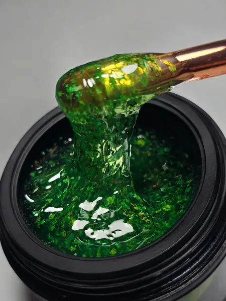 Gel Autonivelant Everin Petal Stories Lime Dew 15gr - Gel Verde cu Inserții Botanice