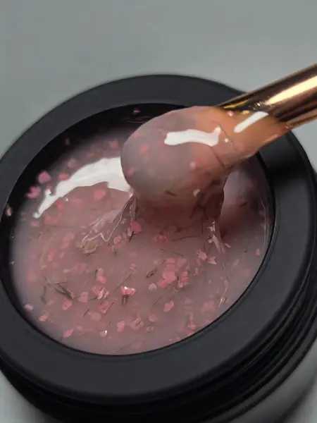 Gel Autonivelant Everin Petal Stories Rosewater Veil 15gr - Gel Roz cu Petale