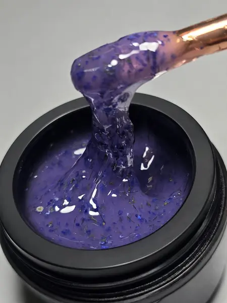 Gel Autonivelant Everin Petal Stories Wisteria Mist 15gr - Gel Lila cu Inserții Botanice