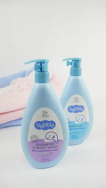 Gel de baie pentru copii Bebble, cu extract de musetel, calendula si D-panthenol, cantitate 400 ml