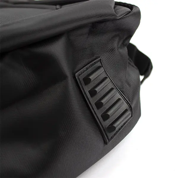 Ghiozdan laptop, 45x33x17 cm, 4 fermoare, intaritura spate, talpa antiderapanta, negru, Willgo
