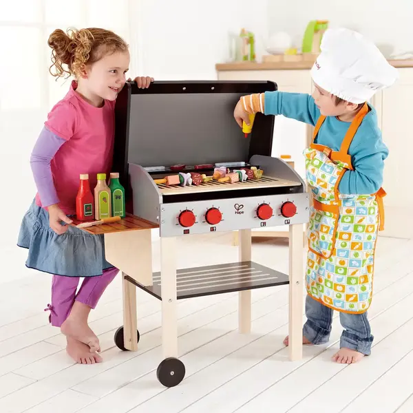 Gratar bucatarie Hape, lemn, cu accesorii KID005662, la doar 605,00 lei