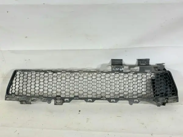 Grila centrala inferioara radiator 628170305R Dacia Sandero 2 (2012-2017)