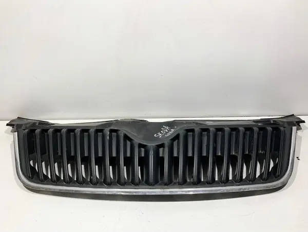 Grila centrala radiator (cu defect) 5J0853668C Skoda Fabia 2 facelift (2010-2014)