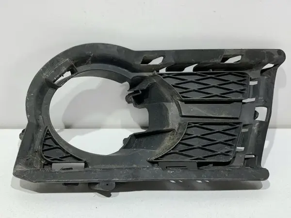Grila proiector stanga 5N0853665A Volkswagen Tiguan (2007-2011)