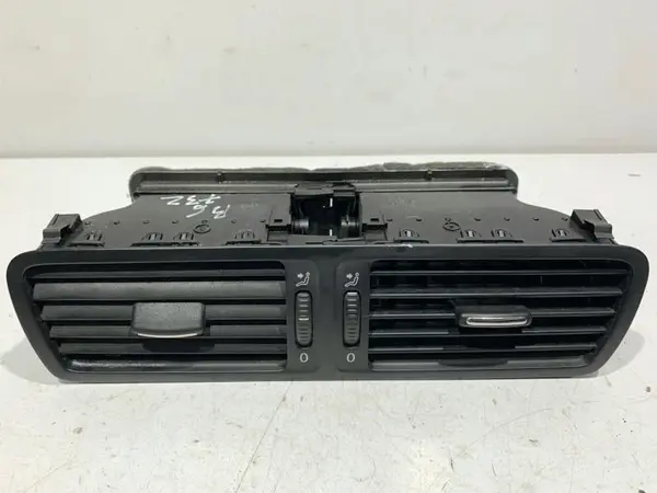 Grila ventilatie bord centrala 3C1819728F Volkswagen Passat B6 3C (2005-2010)