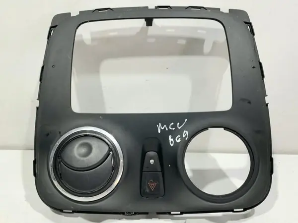 Grila ventilatie bord centrala 682601926R Dacia Sandero 2 (2012-2017)