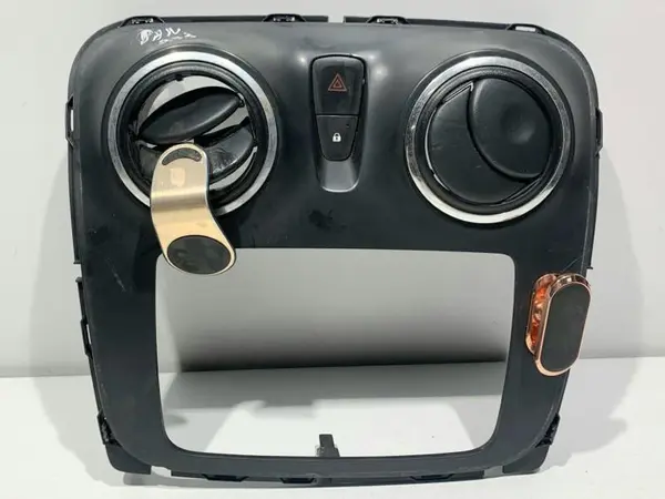 Grila ventilatie bord centrala 682608729R Dacia Logan 2 (2012-2017)
