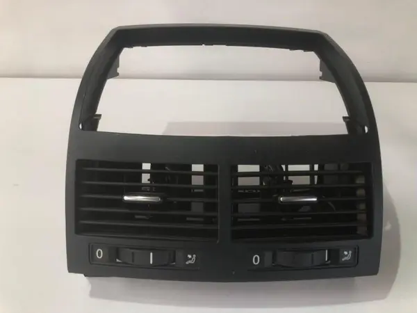 Grila ventilatie bord centrala 7l6819727 Volkswagen Touareg (2002-2006)