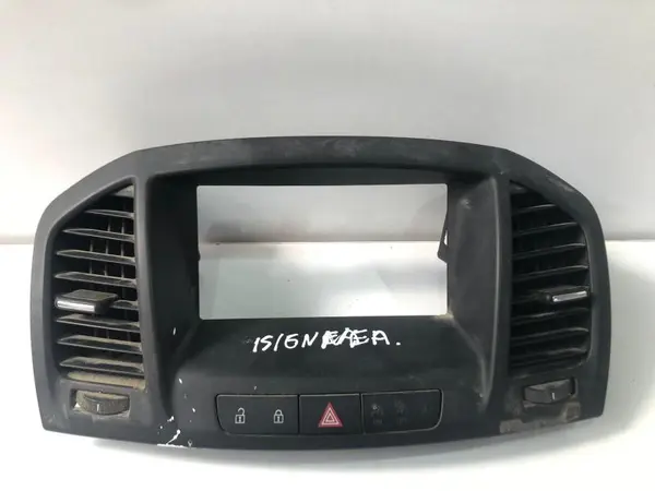Grila ventilatie bord centrala cu buton avarie 13282237 Opel Insignia A (2008-2013)