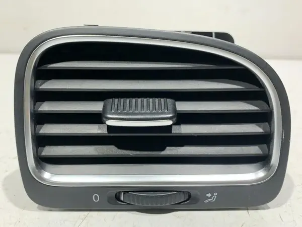 Grila ventilatie bord dreapta 5K0819710D Volkswagen Golf 6 (2008-2013)