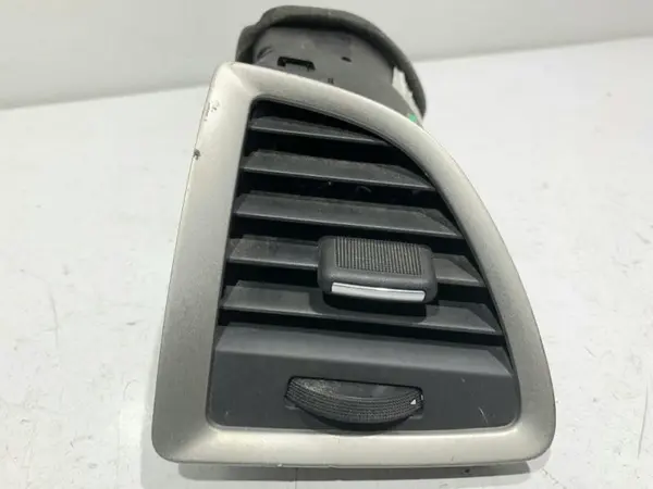 Grila ventilatie dreapta fata 13300555 Opel Astra J (2009-2012)