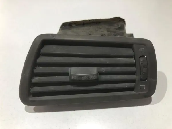 Grila ventilatie dreapta fata 1484108077 Citroen C8 (2002-2008)
