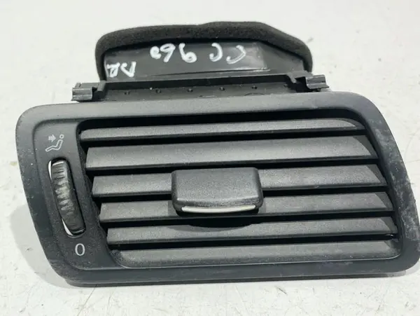 Grila ventilatie dreapta fata 3C1819702F Volkswagen Passat CC (2008-2012)