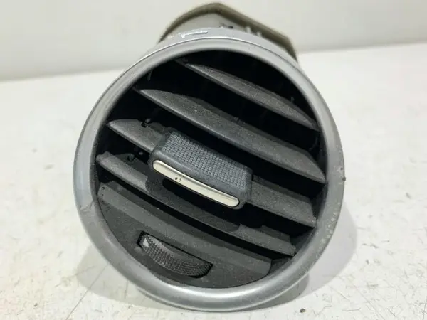 Grila ventilatie dreapta fata 3R0820902 Seat Exeo (2008-2013)