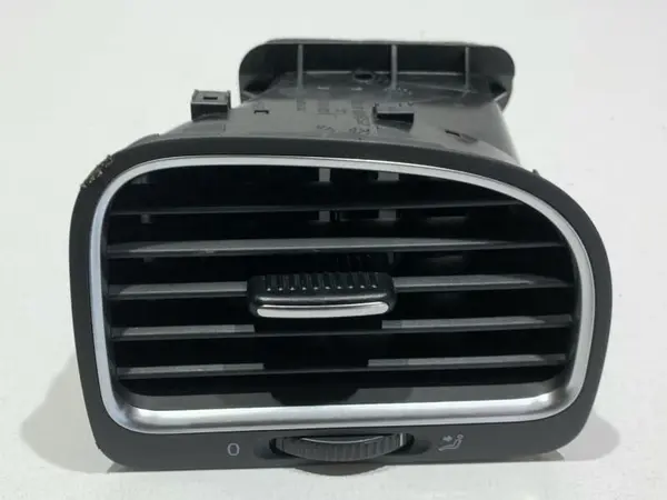 Grila ventilatie dreapta fata 5K0819710C Volkswagen Golf 6 (2008-2013)