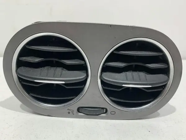 Grila ventilatie dreapta fata 5M0819704A Volkswagen Tiguan (2007-2011)