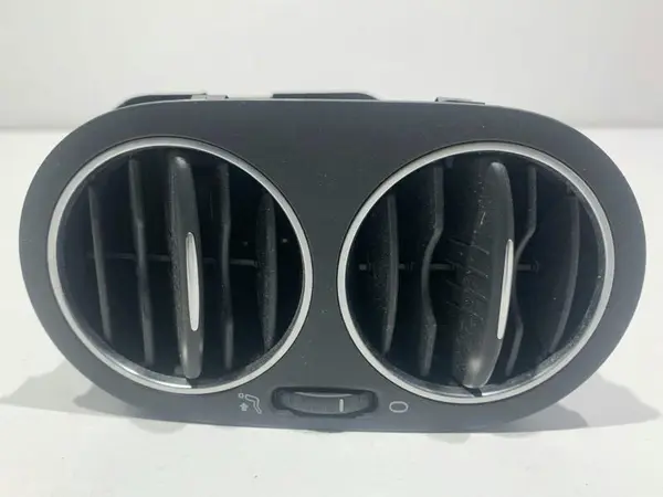 Grila ventilatie dreapta fata 5M0819759 Volkswagen Golf 6 plus (2009-2014)