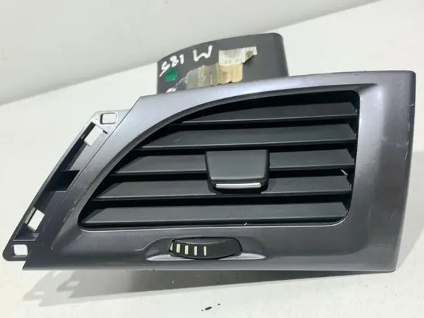 Grila ventilatie dreapta fata 687604198R Renault Megane 3 facelift (2012-2016)