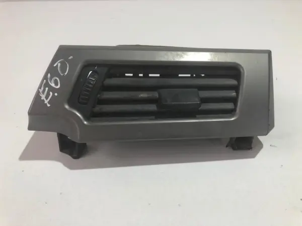 Grila ventilatie dreapta fata 6913708 BMW Seria 5 (2004-2010) [E61]