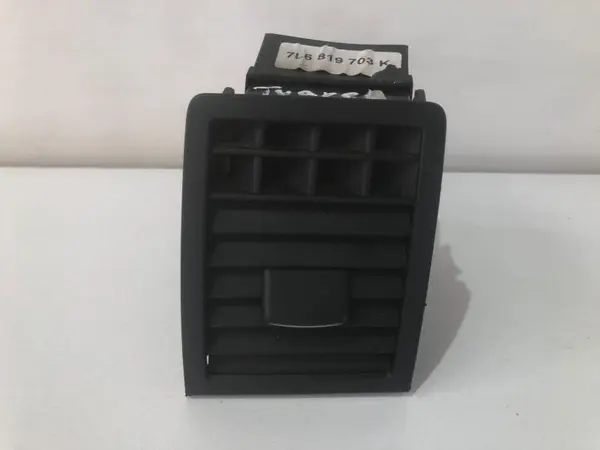 Grila ventilatie dreapta fata 7l6819703k Volkswagen Touareg (2002-2006)