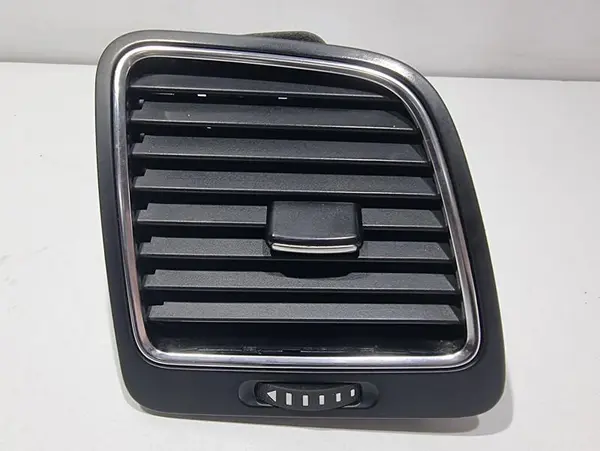 Grila ventilatie dreapta fata 7N0819704D Volkswagen Sharan (2010-2015) [7N]