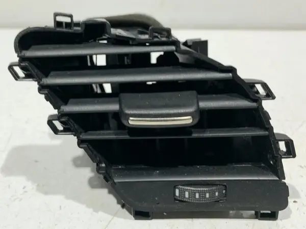 Grila ventilatie dreapta fata 8T2820902C Audi A5 (2007-2011) [8T3]