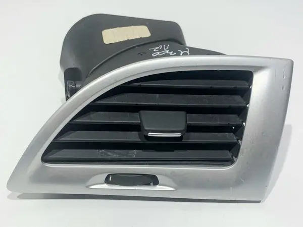 Grila ventilatie dreapta fata Renault Megane 3 (2008-2012)