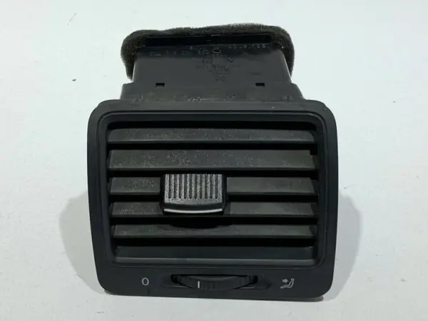 Grila ventilatie stanga fata 1K0819709 Volkswagen Golf 5 (2004-2009)